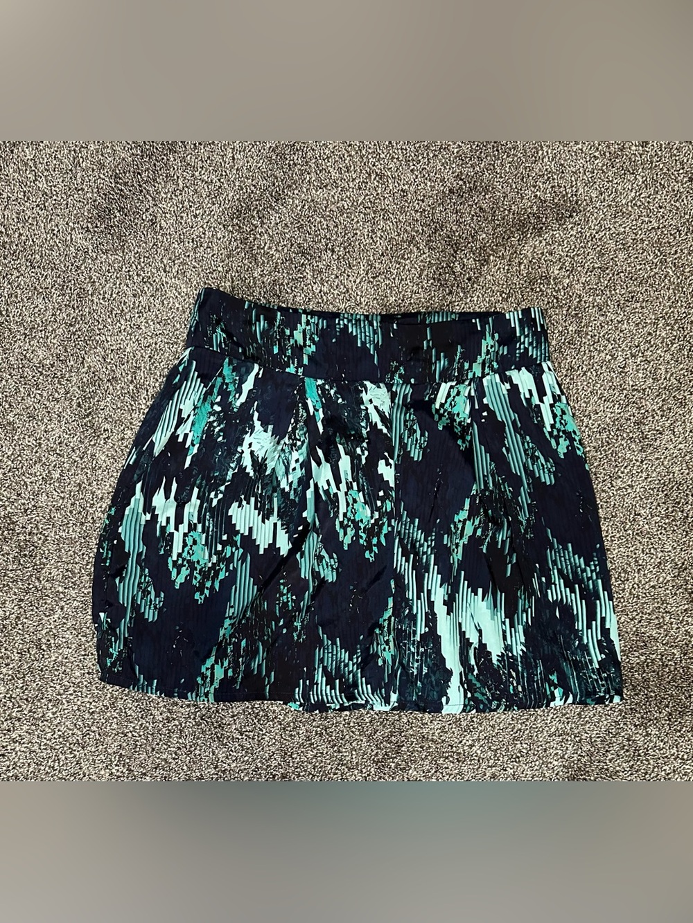 Matthew Williamson Flowy Green and Black Multicolored Shorts with Side Zip Close
